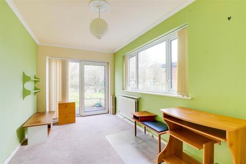 3 bedroom semi-detached house for sale, Ridgeway Close, West Bridgford NG2