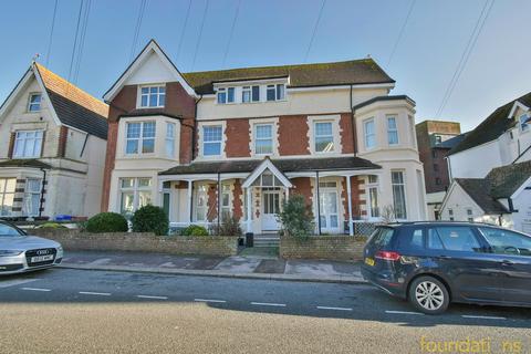 2 bedroom flat for sale, Eversley Road, Bexhill-on-Sea, TN40