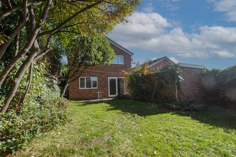 33 Knoll Drive, Warwick, CV34 5YQ