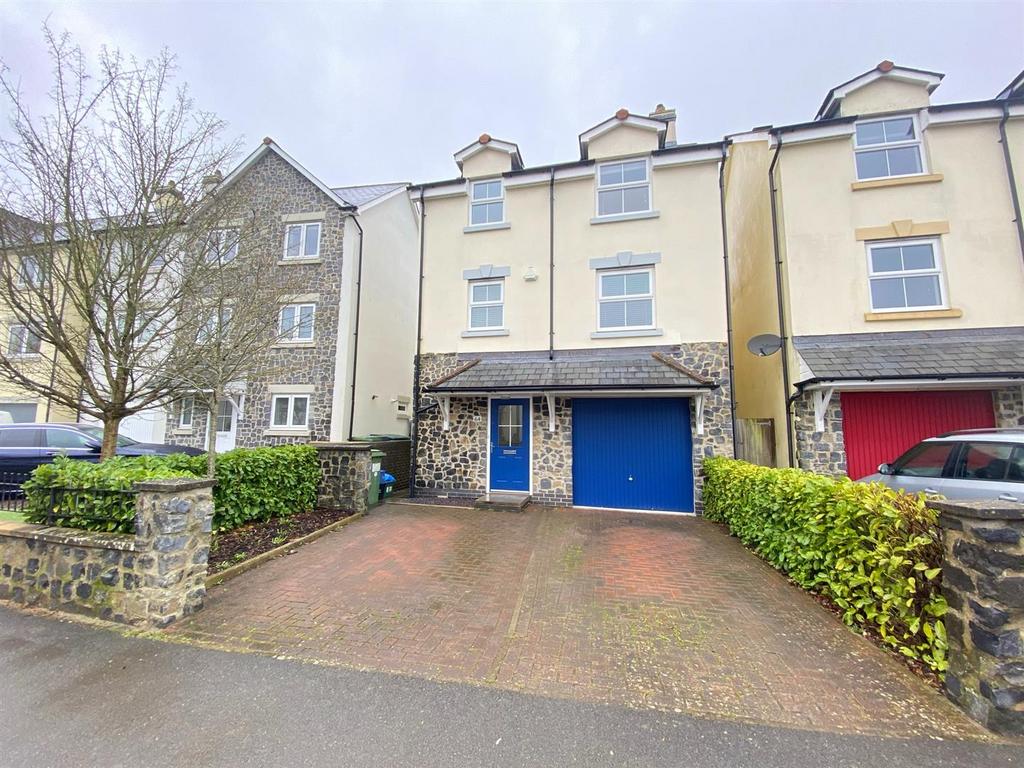 Millstream Meadow, Chudleigh, Newton... 4 bed detached house £1,375