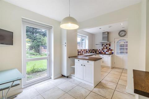 3 bedroom semi-detached house for sale - Hampshire Close, Ilkley, LS29