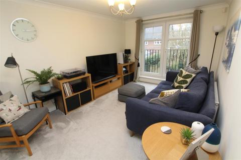 2 bedroom flat for sale, Crossland Mews, Lymm