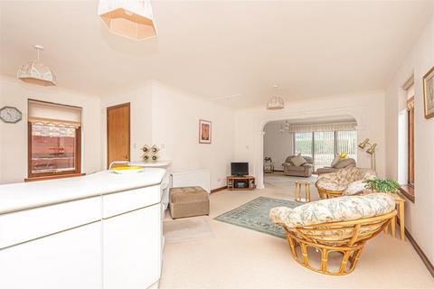 3 bedroom detached bungalow for sale, 11 Woodhill Grove, Crossford, KY12 8YG