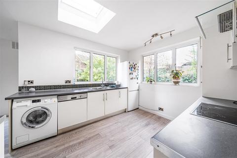 40 Hook Road, Surbiton, KT6 5BH