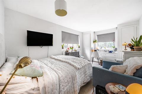 40 Hook Road, Surbiton, KT6 5BH