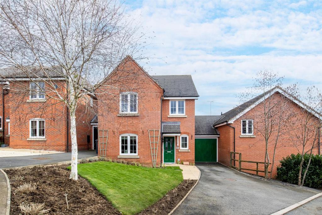 Manders Croft, Southam 4 bed link detached house £450,000