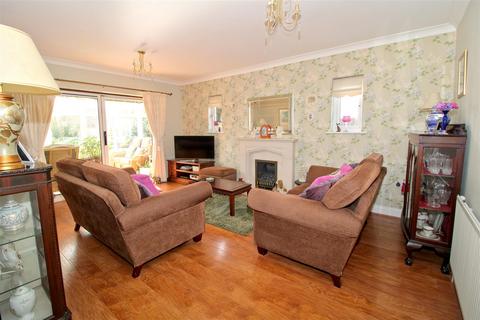 3 bedroom detached bungalow for sale - Chalvington Close, Seaford