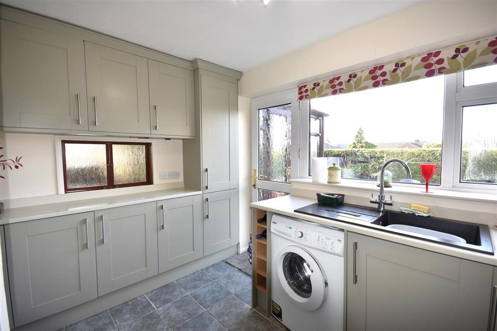 Kirtons Lane, Long Bennington, Newark 3 bed detached bungalow for sale