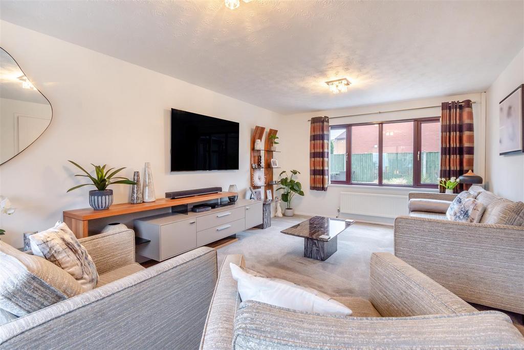 8585909-interior02.jpg