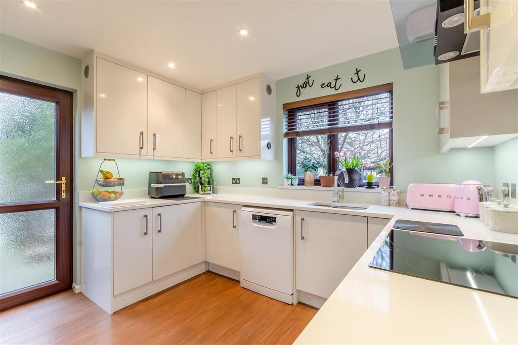 8585909-interior09.jpg