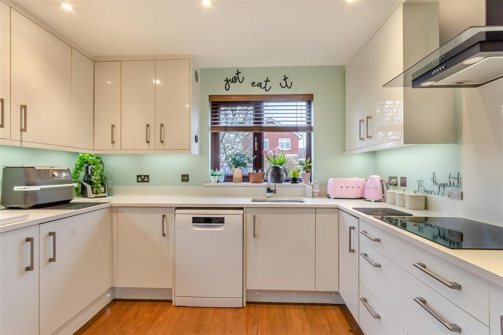 8585909-interior13.jpg