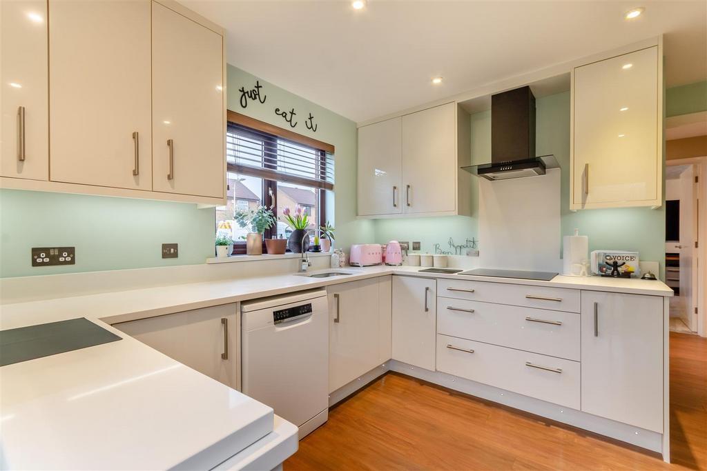 8585909-interior12.jpg