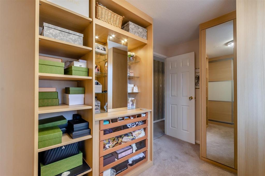 8585909-interior30.jpg