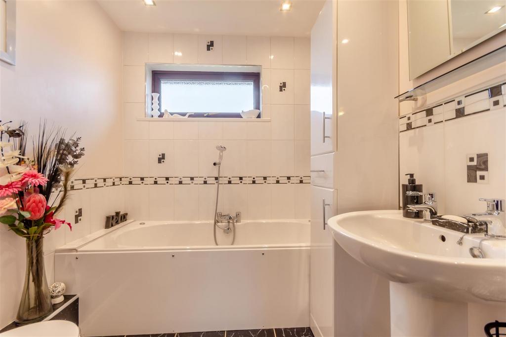 8585909-interior32.jpg