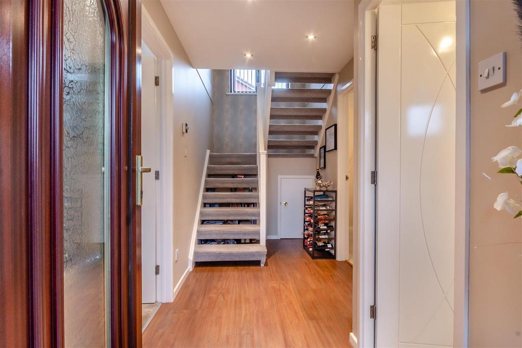 8585909-interior22.jpg