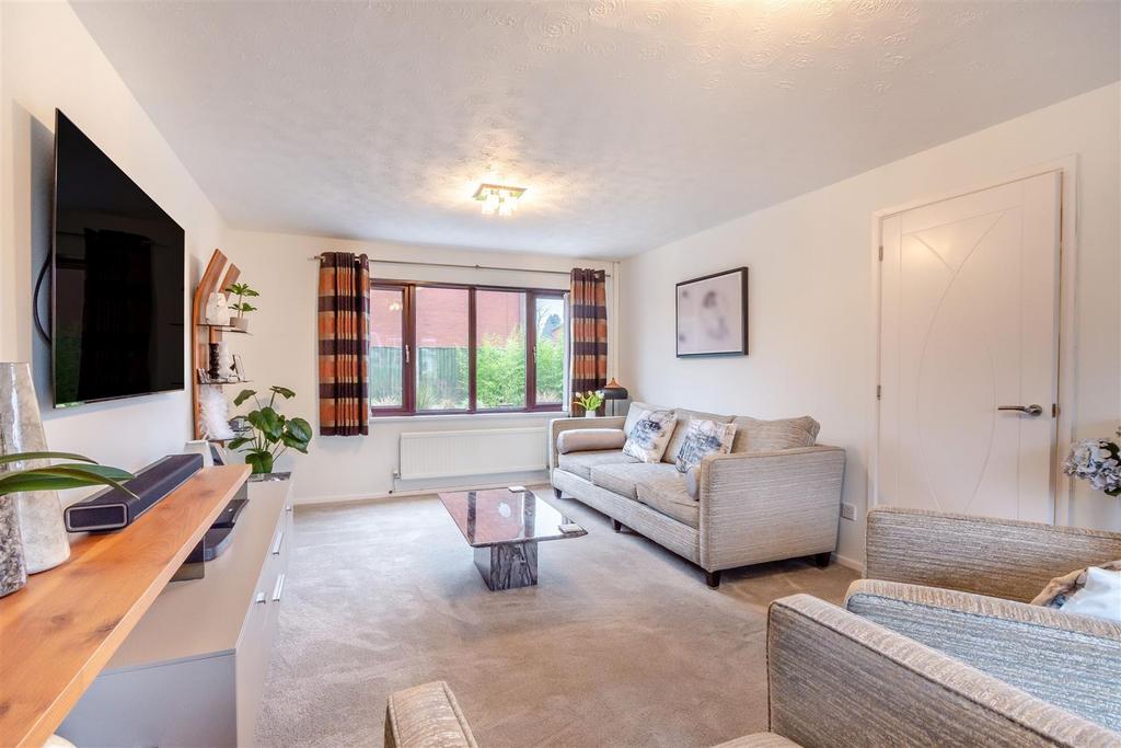 8585909-interior01.jpg