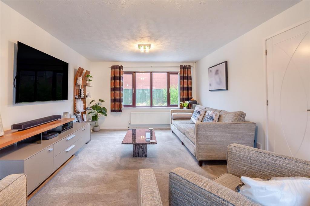 8585909-interior03.jpg