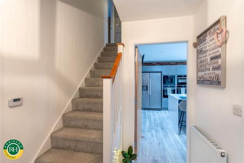 2a Blenheim Drive, Finningley, Doncaster, DN9 3QF