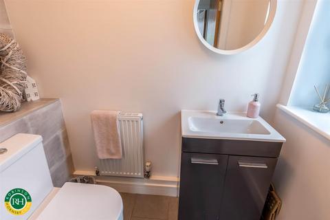 2a Blenheim Drive, Finningley, Doncaster, DN9 3QF
