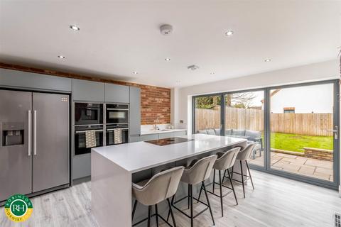 2a Blenheim Drive, Finningley, Doncaster, DN9 3QF