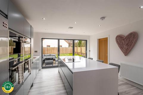 2a Blenheim Drive, Finningley, Doncaster, DN9 3QF