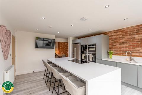 2a Blenheim Drive, Finningley, Doncaster, DN9 3QF