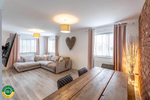 2a Blenheim Drive, Finningley, Doncaster, DN9 3QF