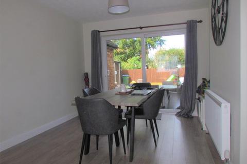3 bedroom semi-detached house to rent, Bletchley