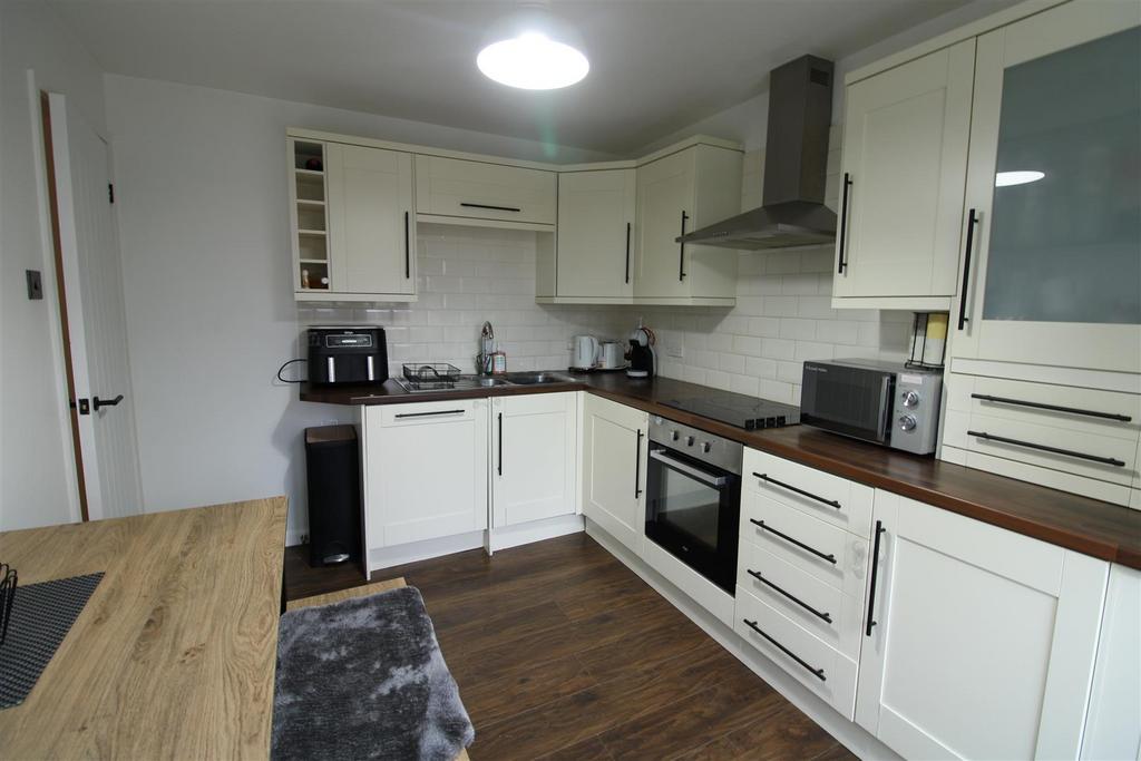 Marske Grove, Darlington 3 bed semidetached house £129,950