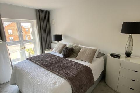 2 bedroom apartment for sale, Baddlesmere Drive, Kings Hill, ME19 4SG