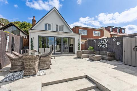 4 bedroom detached house for sale - Well End Road, Borehamwood