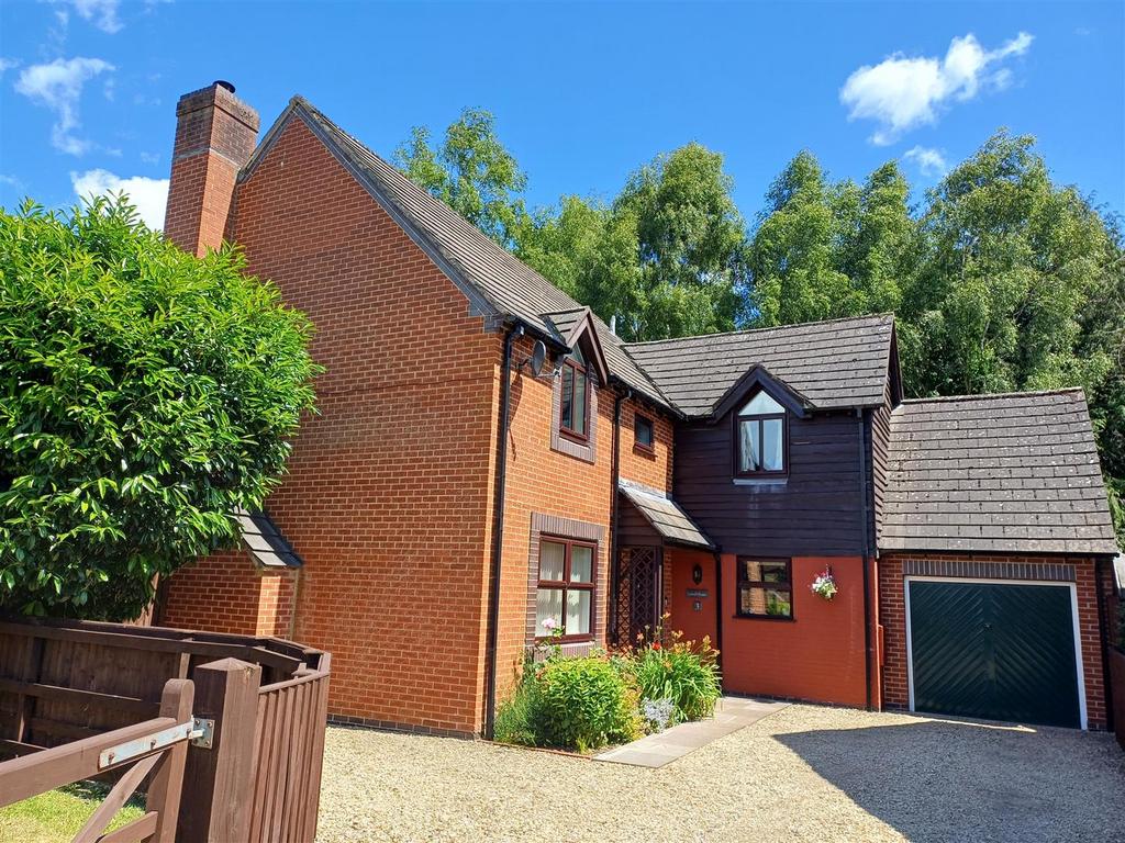 Cedar Close, Worton 4 bed detached house for sale £500,000