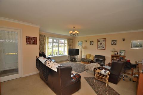 3 bedroom detached bungalow for sale, 8 Goldings Way, Freshwater