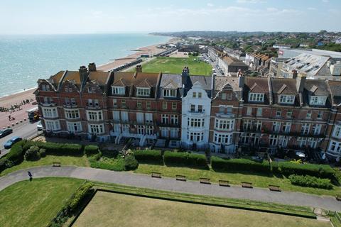 2 bedroom flat for sale, Grosvenor Gardens, St. Leonards-On-Sea TN38