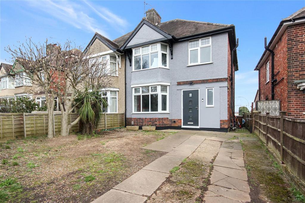 Eastfield Road, Wellingborough NN8 3 bed semidetached house £260,000
