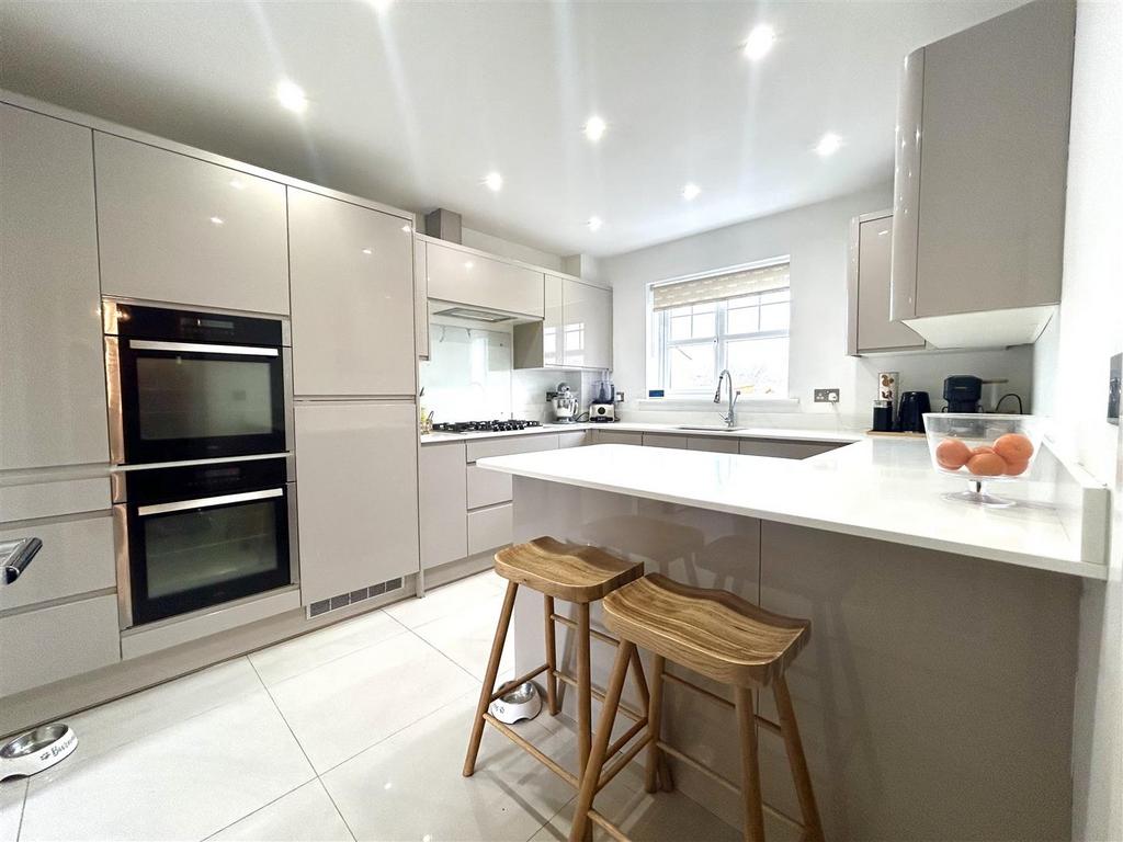Kitchen v1.jpg