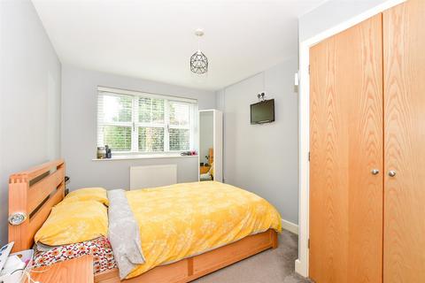 2 bedroom ground floor flat for sale, Tinsley Lane, Three Bridges, Crawley, West Sussex