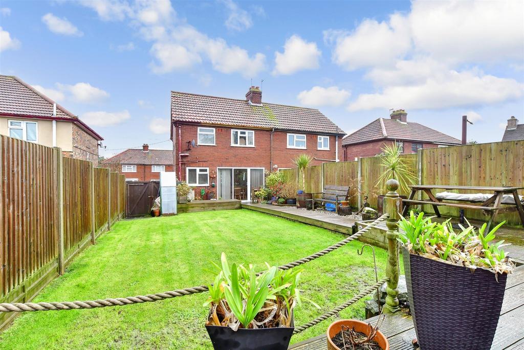 Davis Avenue, Deal, Kent 2 bed semidetached house for sale £260,000