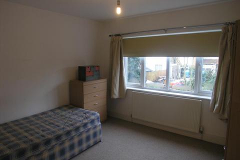 3 bedroom duplex to rent, Ambrose Avenue, London, NW11