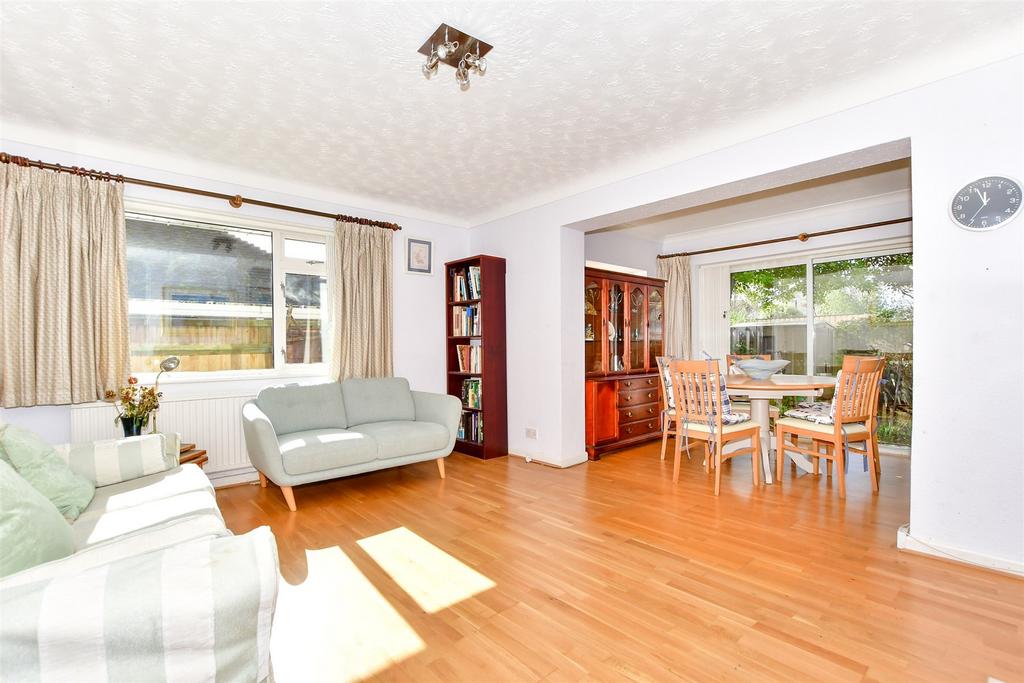 Birch Tree Drive, Emsworth, Hampshire 2 bed detached bungalow for sale