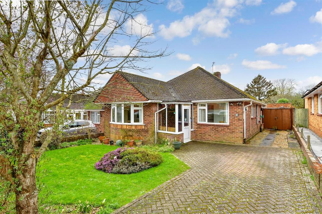 Birch Tree Drive, Emsworth, Hampshire 2 bed detached bungalow for sale