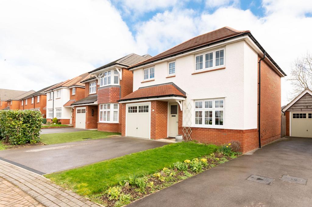 Foxglove Drive, Kirkburton, HD8 4 bed detached house for sale £410,000