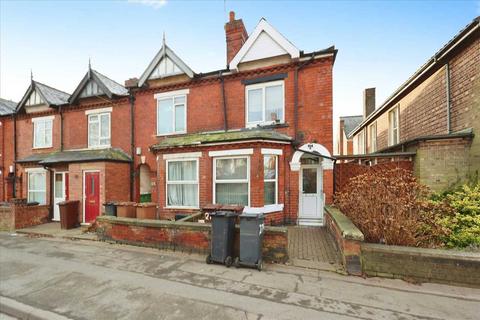 4 bedroom end of terrace house for sale, Monks Road, Lincoln