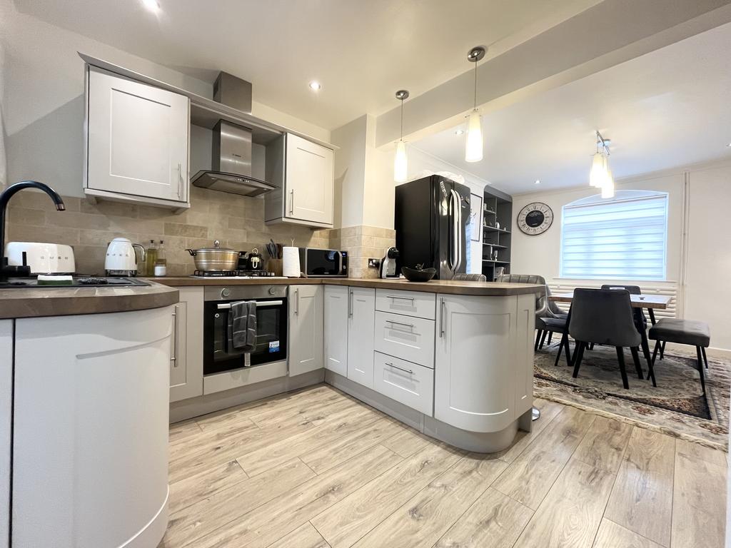 Welland Road, PETERBOROUGH PE1 3 bed semidetached house for sale £