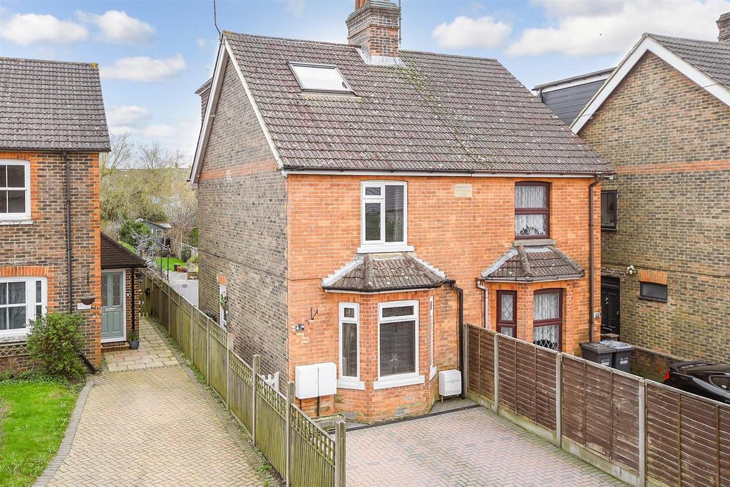 Dunnings Road, East Grinstead, West Sussex 3 bed semidetached house for sale £450,000
