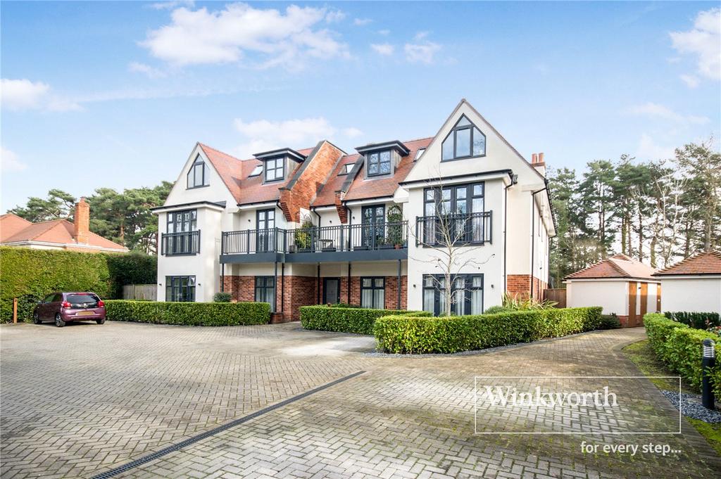 Golf Links Road, Ferndown BH22 2 bed apartment for sale £400,000