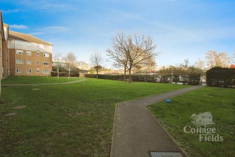 2 bedroom flat for sale, Enstone Road, Enfield, London - Ground Floor - Garden Flat