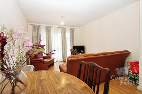 2 bedroom flat for sale, Enstone Road, Enfield, London - Ground Floor - Garden Flat