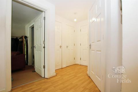 2 bedroom flat for sale, Enstone Road, Enfield, London - Ground Floor - Garden Flat