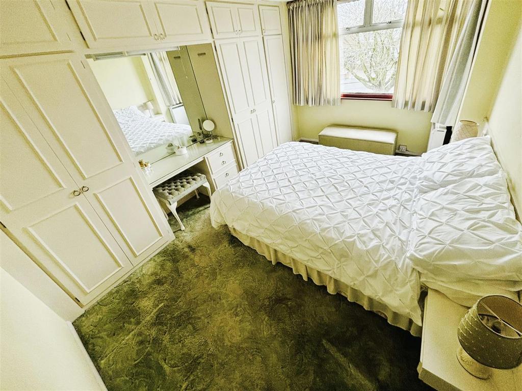 MR 20 Bed 201.jpg